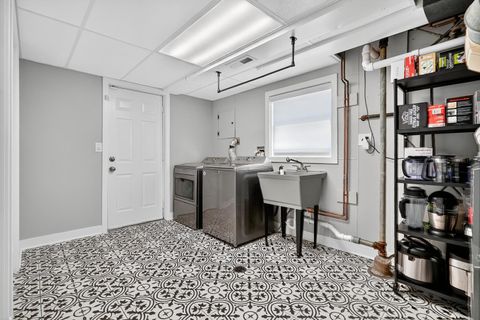 Tiny photo for 5446 W Lunt Avenue, Chicago, IL 60646 (MLS # 12493461)