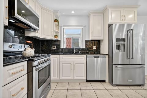 Tiny photo for 5446 W Lunt Avenue, Chicago, IL 60646 (MLS # 12493461)