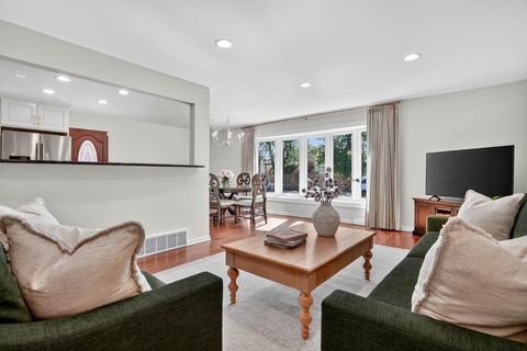 Tiny photo for 5446 W Lunt Avenue, Chicago, IL 60646 (MLS # 12493461)