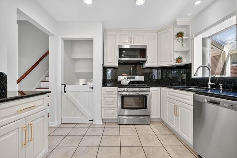 Tiny photo for 5446 W Lunt Avenue, Chicago, IL 60646 (MLS # 12493461)