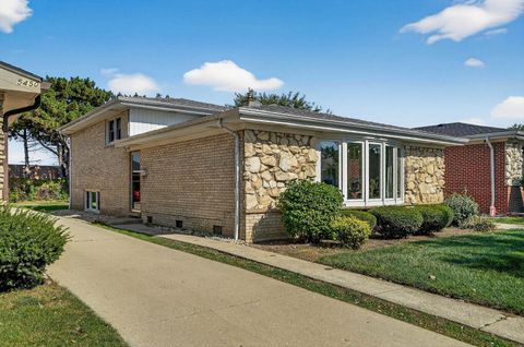 Tiny photo for 5446 W Lunt Avenue, Chicago, IL 60646 (MLS # 12493461)