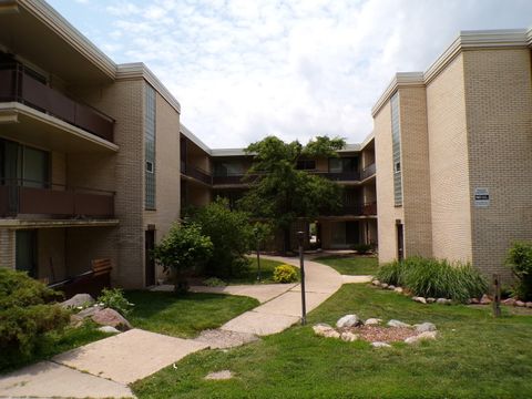 Tiny photo for 12548 Fairview Avenue #2B, Blue Island, IL 60406 (MLS # 12465461)