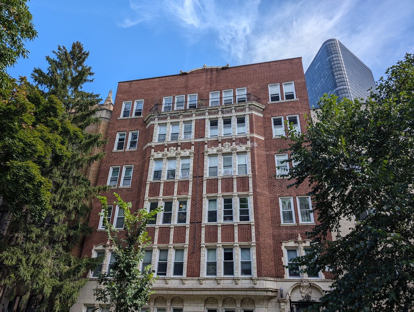 5417 N Kenmore Avenue 406