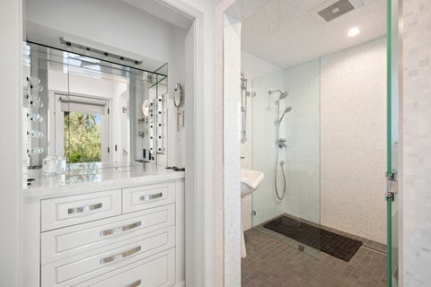 Tiny photo for 1380 Summitridge Place, Beverly Hills, CA 90210 (MLS # 12767895)