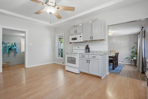 Tiny photo for 2626 N 3rd Street, Clinton, IA 52732 (MLS # 12682483)
