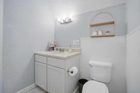 Tiny photo for 2626 N 3rd Street, Clinton, IA 52732 (MLS # 12682483)