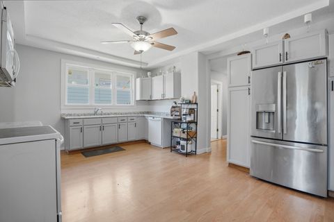 Tiny photo for 2626 N 3rd Street, Clinton, IA 52732 (MLS # 12682483)