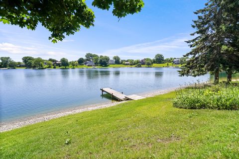 Tiny photo for 2720 N Bayview Lane, McHenry, IL 60051 (MLS # 12684525)
