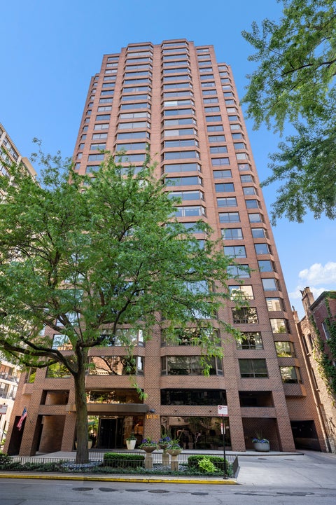Photo of 1410 N State Parkway #27B, Chicago, IL 60610 (MLS # 12758556)