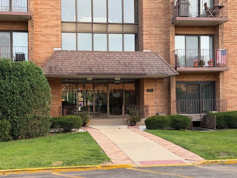 Tiny photo for 1717 W crystal Lane #712, Mount Prospect, IL 60056 (MLS # 12728325)