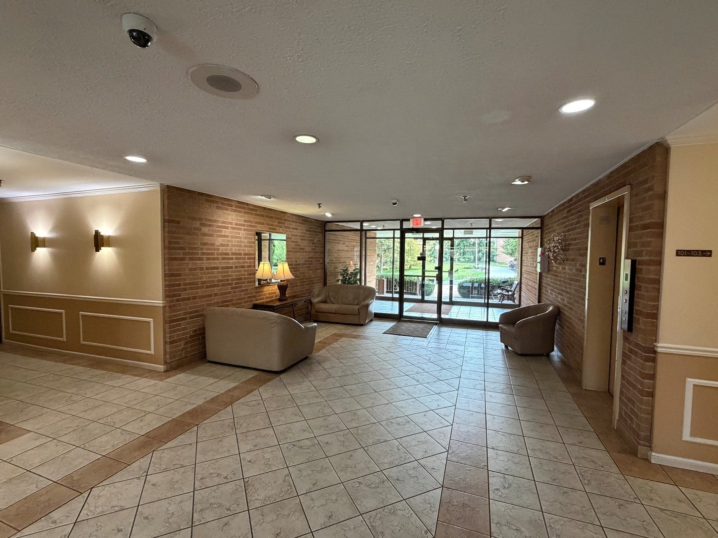 1717 W crystal Lane 712