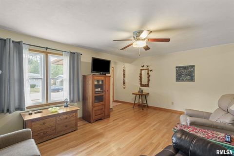 Tiny photo for 4123 N LINWOOD Avenue, Davenport, IA 52806 (MLS # 12592138)