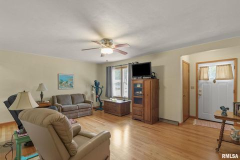 Tiny photo for 4123 N LINWOOD Avenue, Davenport, IA 52806 (MLS # 12592138)