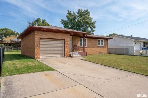 Tiny photo for 4123 N LINWOOD Avenue, Davenport, IA 52806 (MLS # 12592138)