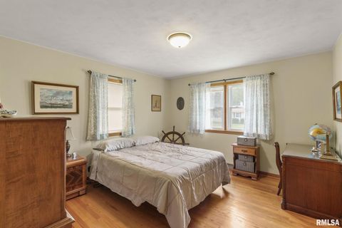 Tiny photo for 4123 N LINWOOD Avenue, Davenport, IA 52806 (MLS # 12592138)