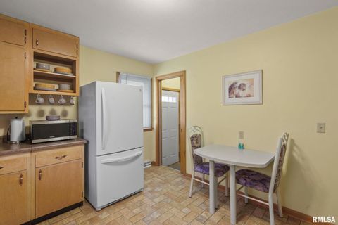 Tiny photo for 4123 N LINWOOD Avenue, Davenport, IA 52806 (MLS # 12592138)