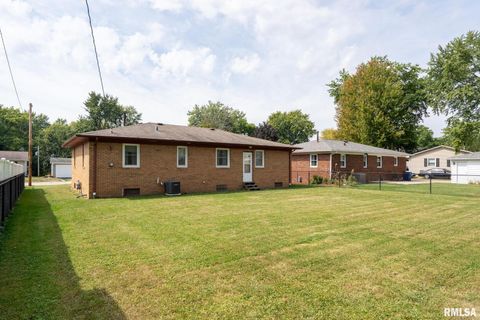 Tiny photo for 4123 N LINWOOD Avenue, Davenport, IA 52806 (MLS # 12592138)