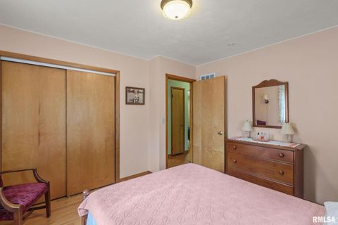 Tiny photo for 4123 N LINWOOD Avenue, Davenport, IA 52806 (MLS # 12592138)