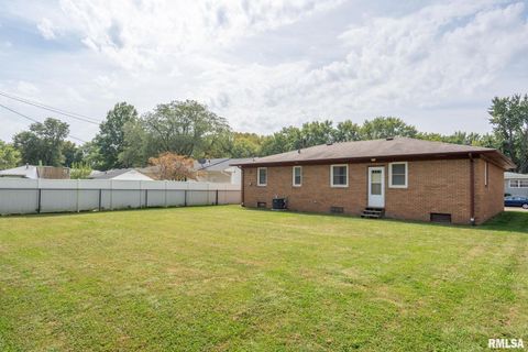 Tiny photo for 4123 N LINWOOD Avenue, Davenport, IA 52806 (MLS # 12592138)