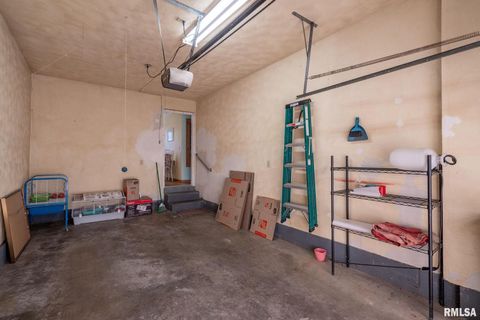 Tiny photo for 4123 N LINWOOD Avenue, Davenport, IA 52806 (MLS # 12592138)