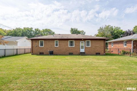 Tiny photo for 4123 N LINWOOD Avenue, Davenport, IA 52806 (MLS # 12592138)