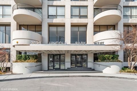 Photo of 2020 N Lincoln Park West Park #4M, Chicago, IL 60614 (MLS # 12632955)