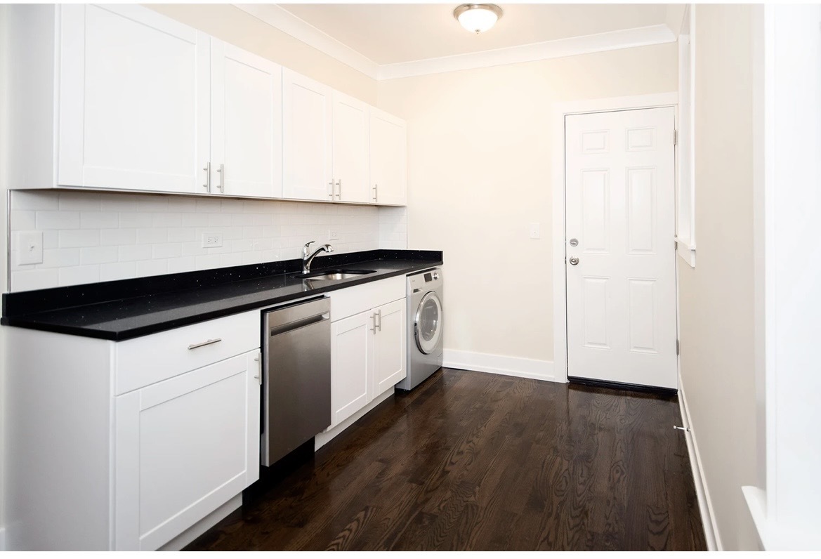 648 W Roscoe Street 2N