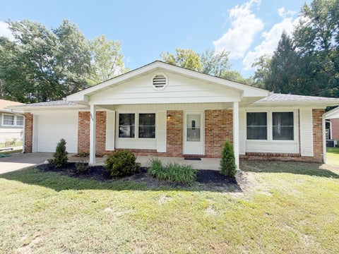 Tiny photo for 605 S Emerald Lane, Carbondale, IL 62901 (MLS # 12745940)