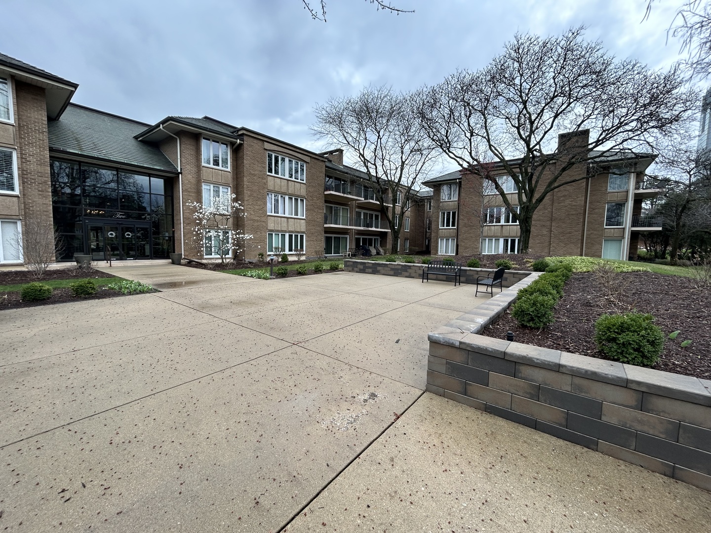 2 Oak Brook Club Drive B111