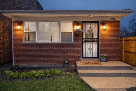 Photo of 6946 S Loomis Boulevard, Chicago, IL 60636 (MLS # 12613359)