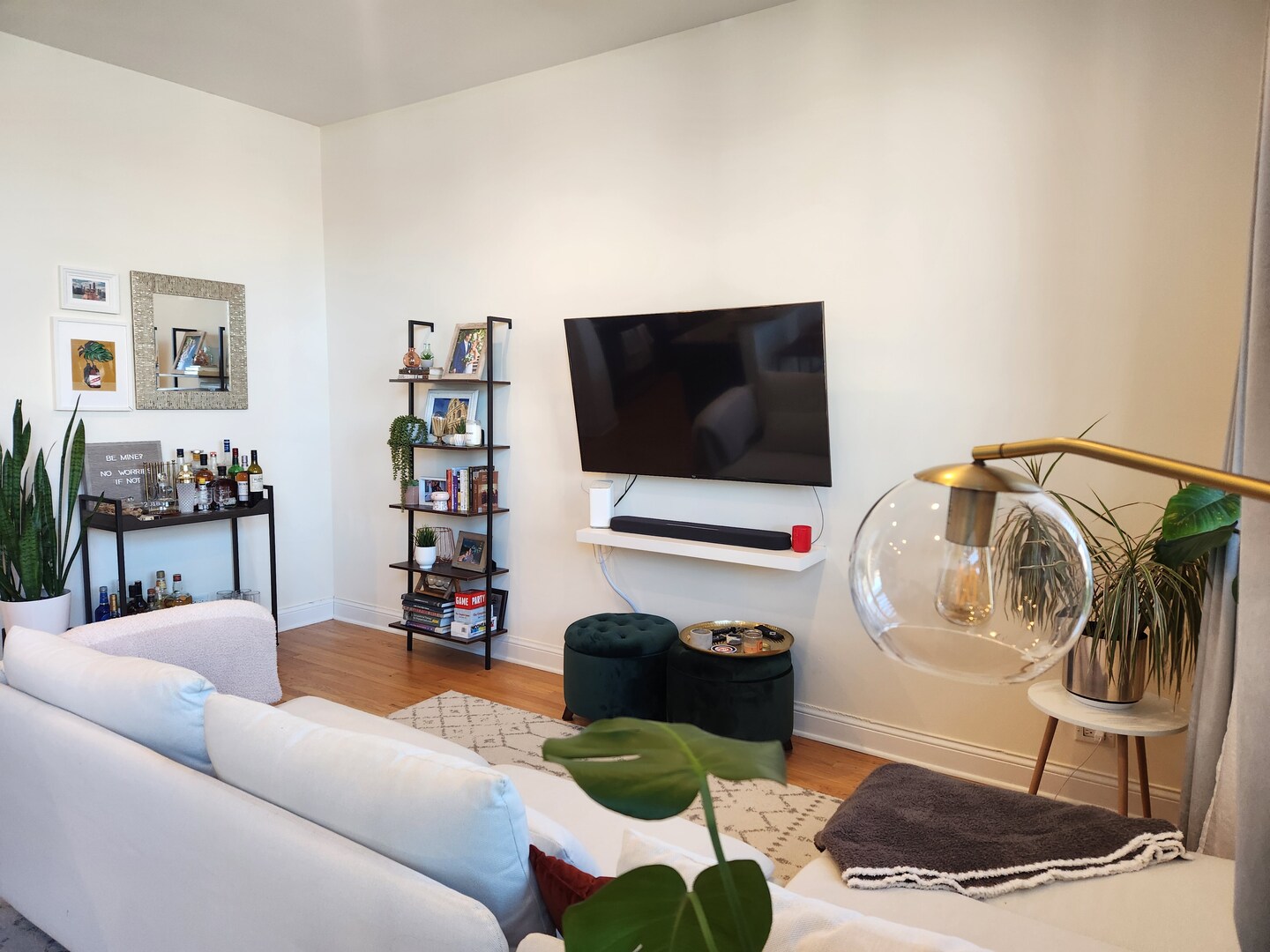 918 W Belmont Avenue 305