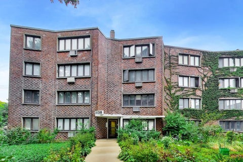 Photo of 1138 W Lunt Avenue #2B, Chicago, IL 60626 (MLS # 12779090)