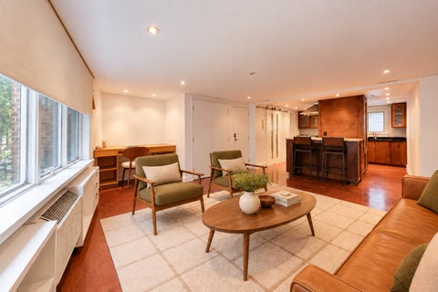 Tiny photo for 1138 W Lunt Avenue #2B, Chicago, IL 60626 (MLS # 12779090)