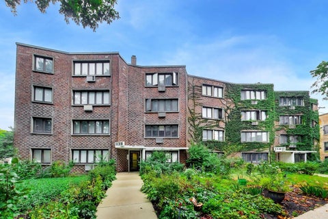 Tiny photo for 1138 W Lunt Avenue #2B, Chicago, IL 60626 (MLS # 12779090)
