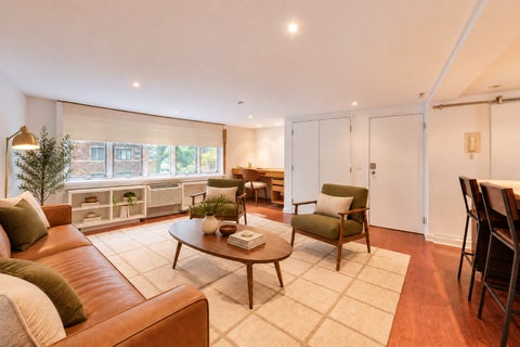 Tiny photo for 1138 W Lunt Avenue #2B, Chicago, IL 60626 (MLS # 12779090)