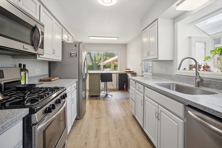 735 Lamon Avenue