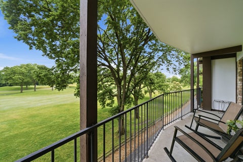 Tiny photo for 1400 N Yarmouth Place #303, Mount Prospect, IL 60056 (MLS # 12671810)