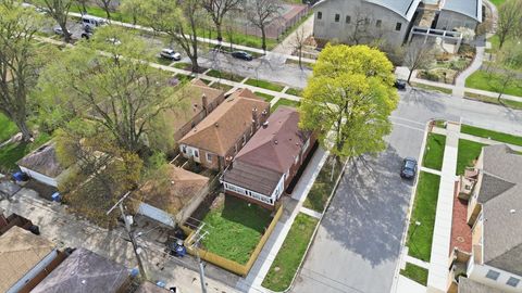 Tiny photo for 8801 S Clyde Avenue, Chicago, IL 60617 (MLS # 12623924)