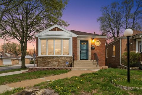Tiny photo for 8801 S Clyde Avenue, Chicago, IL 60617 (MLS # 12623924)