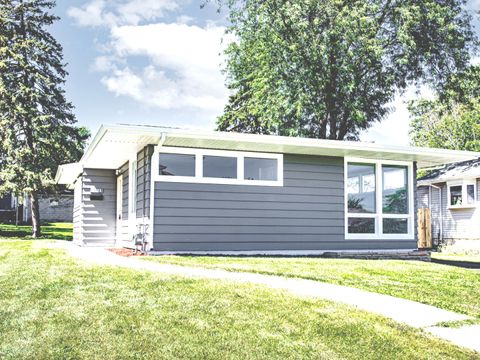 Photo of 1911 N Hickory Street, Crest Hill, IL 60403 (MLS # 12654069)