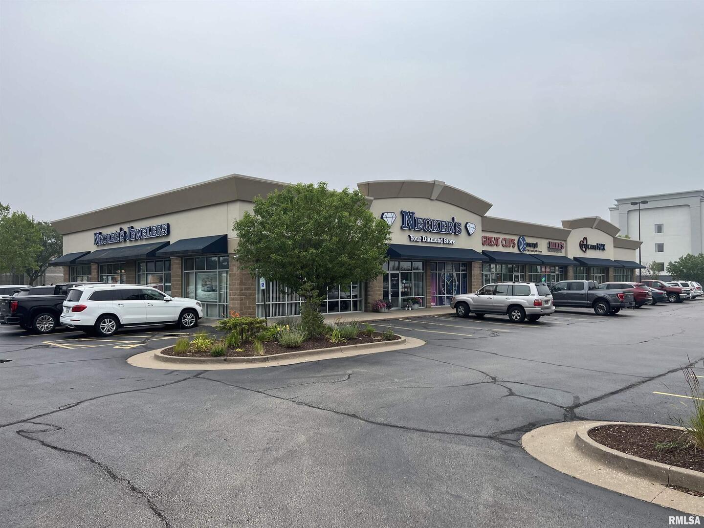 Photo 1 of 8 — 4007 E 53RD Street, Davenport, IA 52807
