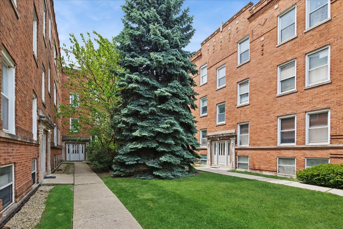 4916 N Kedzie Avenue 2W