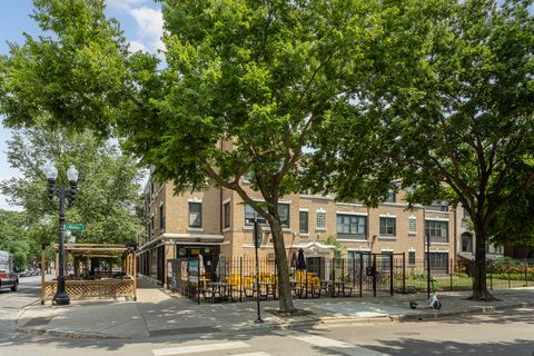 4555 N Malden Street 207 Chicago IL 60640