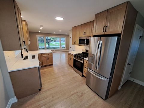 Tiny photo for 307 N Fairview Avenue, Mount Prospect, IL 60056 (MLS # 12634302)