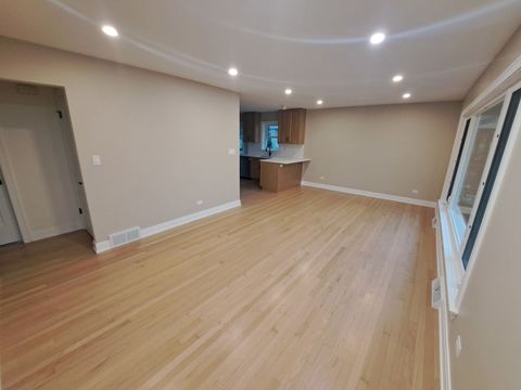 Tiny photo for 307 N Fairview Avenue, Mount Prospect, IL 60056 (MLS # 12634302)