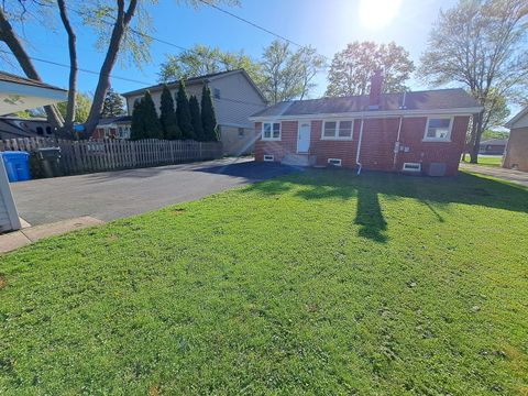 Tiny photo for 307 N Fairview Avenue, Mount Prospect, IL 60056 (MLS # 12634302)