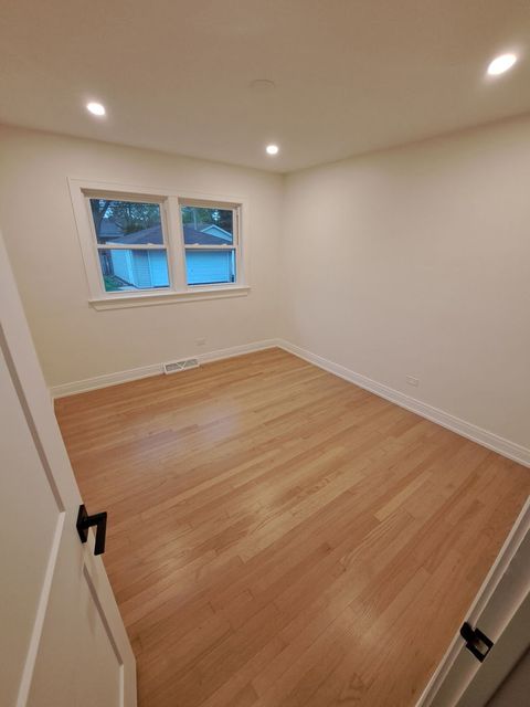 Tiny photo for 307 N Fairview Avenue, Mount Prospect, IL 60056 (MLS # 12634302)