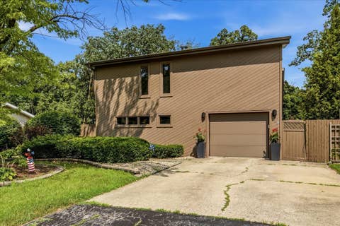 Photo of 318 N Brookshore Drive, Shorewood, IL 60404 (MLS # 12712185)