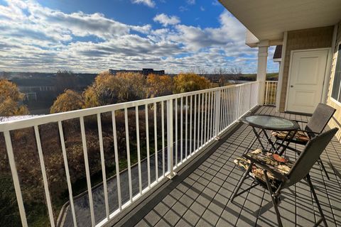 Tiny photo for 2220 Founders Drive #325, Northbrook, IL 60062 (MLS # 12571515)