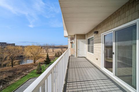 Tiny photo for 2220 Founders Drive #325, Northbrook, IL 60062 (MLS # 12571515)